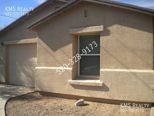Building Photo - 3326 W Calle De Manzanillo