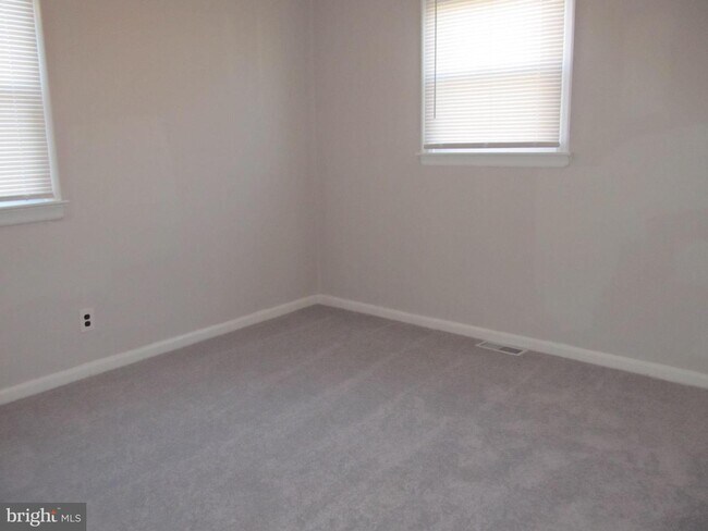 Foto del edificio - 332 Bailey Ave