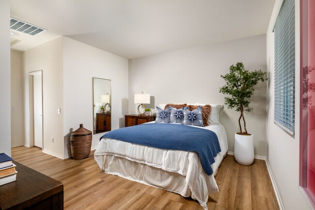 Building Photo - Calista Luxury Townhomes