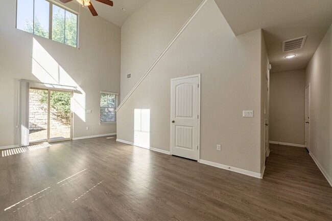 Building Photo - Modern Comfort Meets Location Goals – 4 Bed, 3.5 Bath Stunner in The Ridge