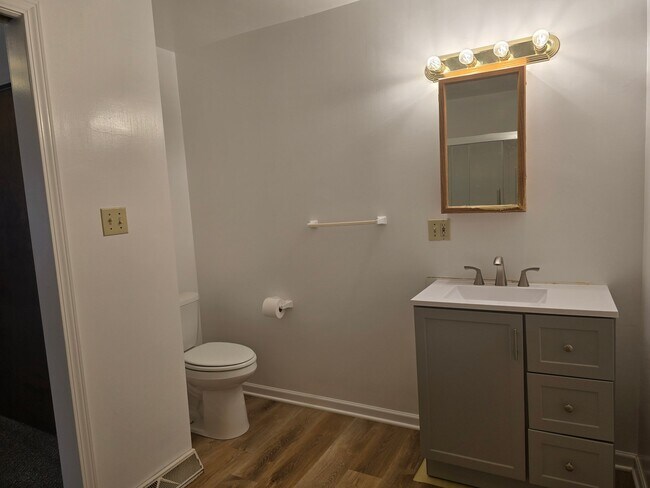 Foto del edificio - 1384 Pondview Ave