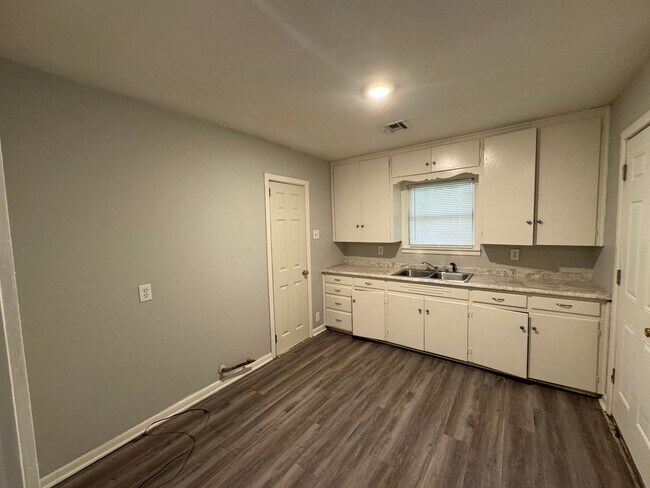 Foto del edificio - 3416 Wood Ave
