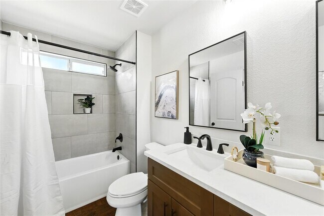 Foto del edificio - 18112 Topsail St