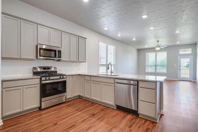 Building Photo - 1103 Tomball Downs Dr