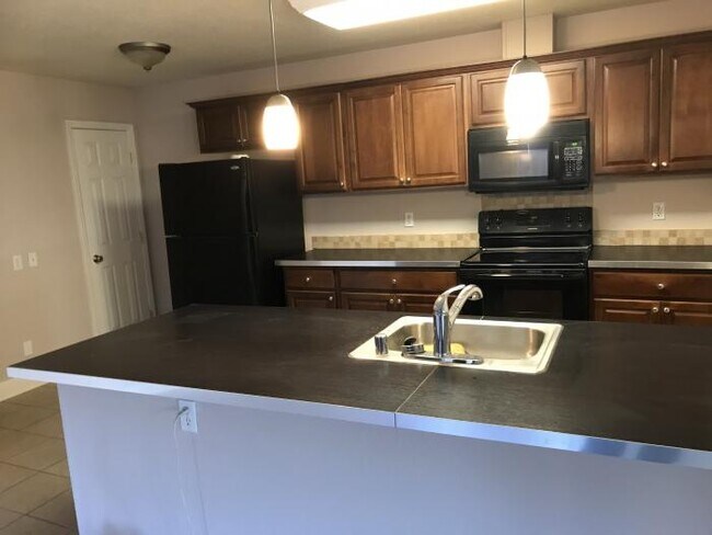 Building Photo - 2 bedroom in Sacramento CA 95827