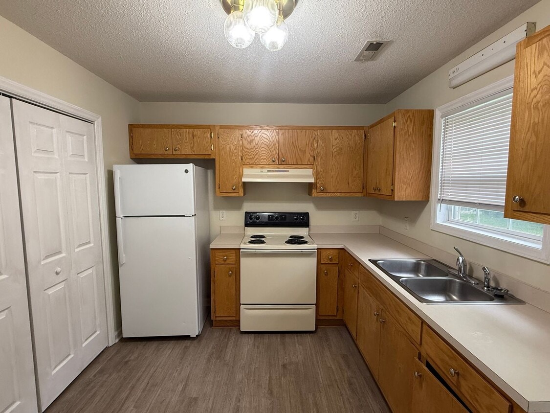 Primary Photo - Two bedroom, 1 bath apartment in Graham (P...