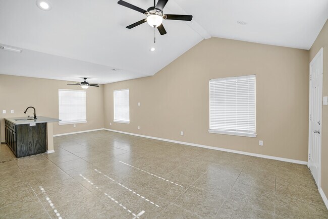 Livng/Dining - 1112 Violet Ave