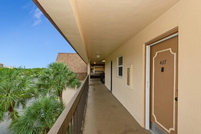 Foto del edificio - 6000 NW 2nd Ave