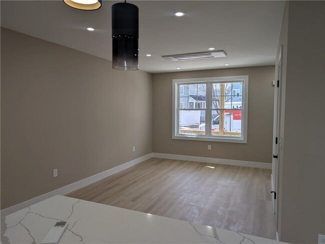 Building Photo - 56 Diamond St