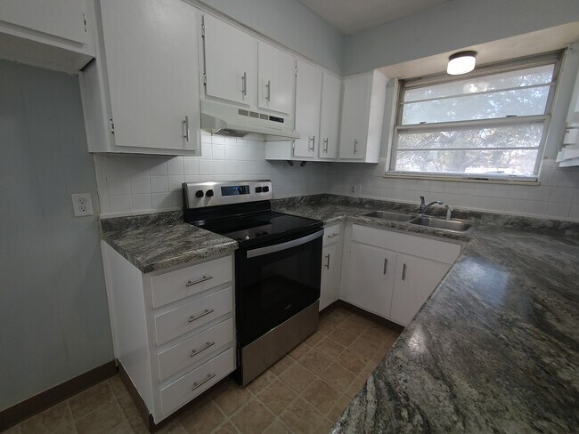 Building Photo - 1515 S Hardy Ave