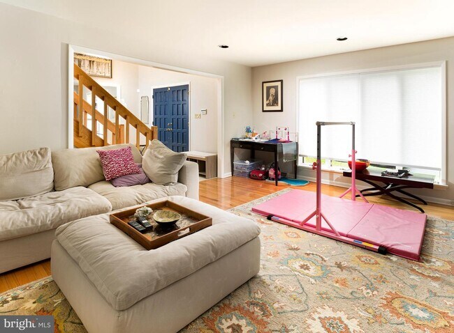 Foto del edificio - 880 Roscommon Rd