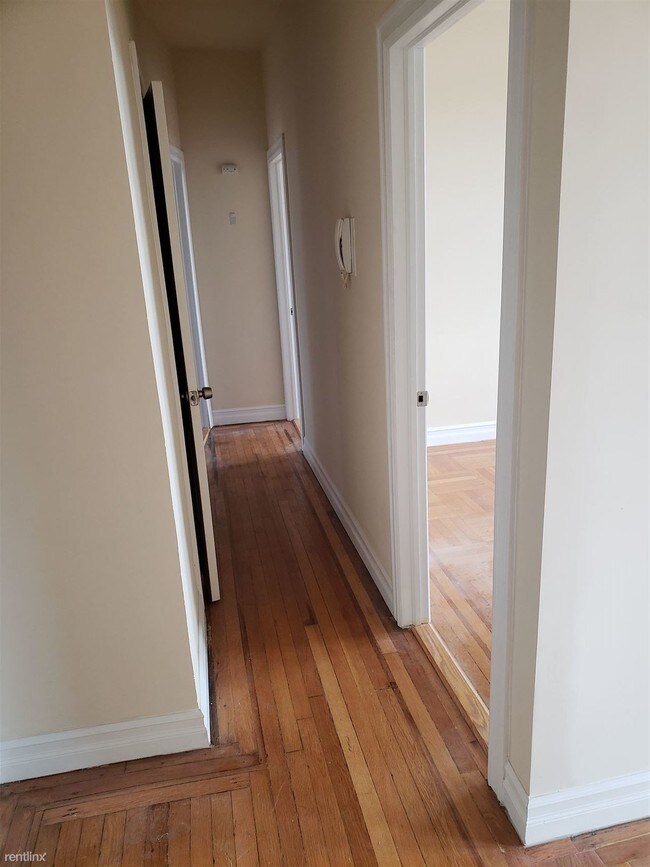 Building Photo - 3 br, 1 bath Apartment - 1947 65th St