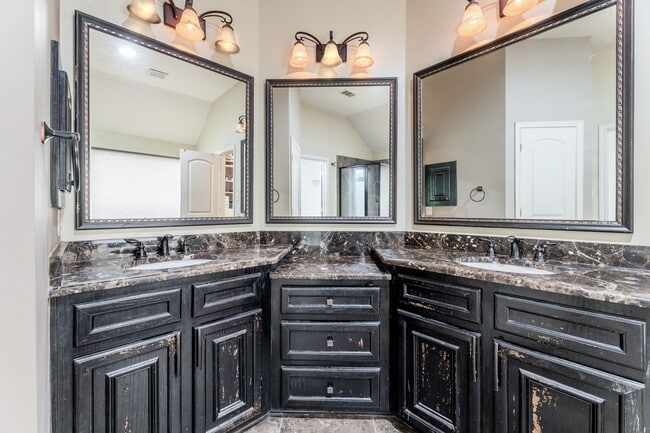 Building Photo - 10923 Starling Creek Dr