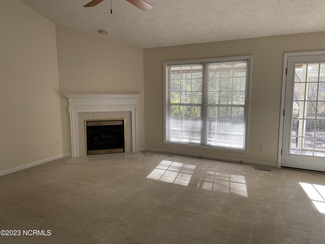 Building Photo - 3 Hialeah Pl