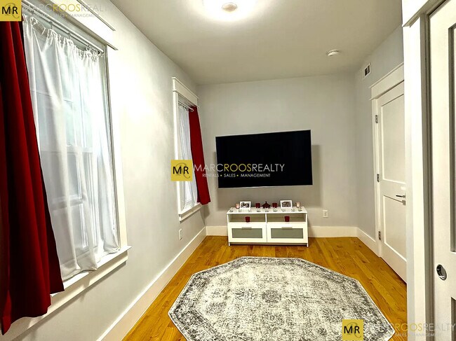 Foto del edificio - 326 Chelsea St