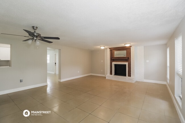 Building Photo - 665 Pinecrest Dr