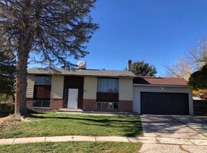 Building Photo - 3813 Fairmont Cir