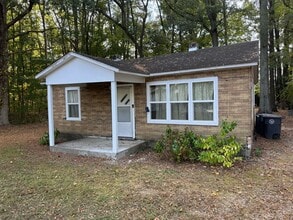 Building Photo - 501 Jones Rd