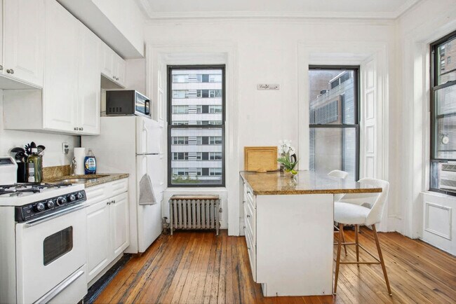 Foto del edificio - 300 E 69th St