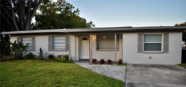 Building Photo - 902 N Excelda Ave