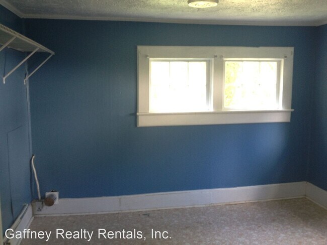 Foto del edificio - 3 br, 1 bath House - 1104 S. Petty St.