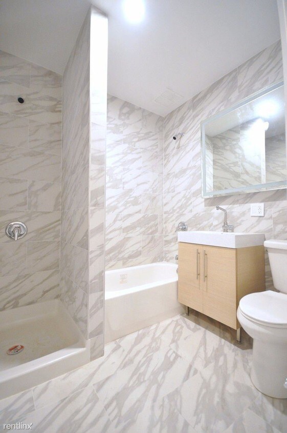 Foto del edificio - 243 W 54th St