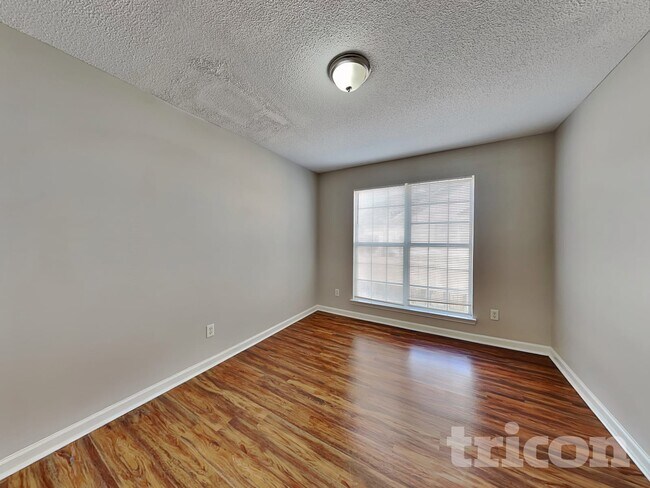 Foto del edificio - 105 River View Ct