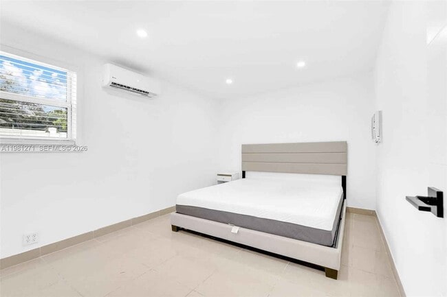 Photo - 2419 Coolidge St Apartment