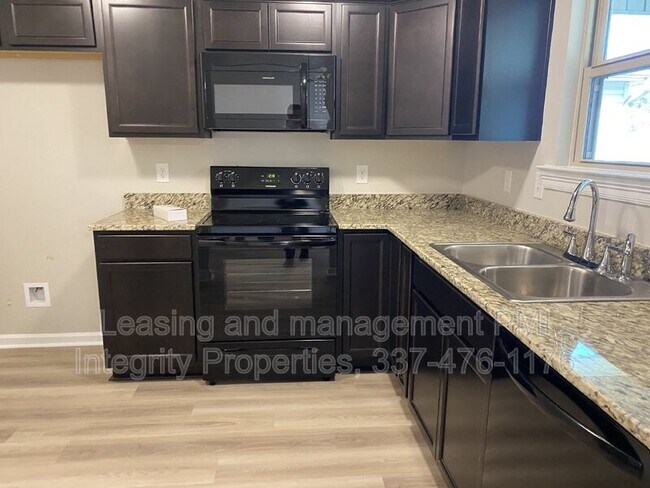 Foto del edificio - 300 Armstrong Dr