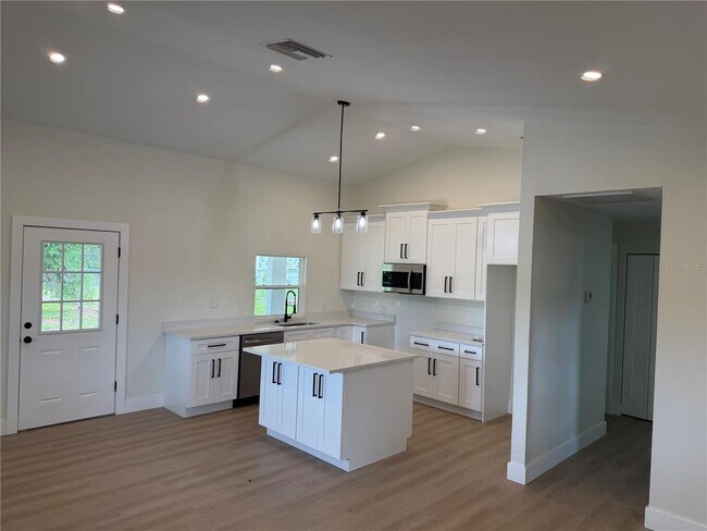 Foto del edificio - 17936 State Rd 52