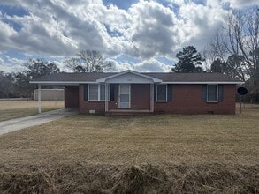 Building Photo - 123 Lake Dr