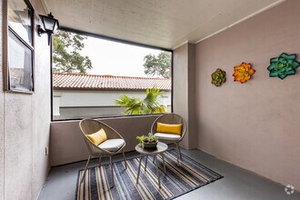 2 BR, 2 BA - 1,040 SF - Vista Verde