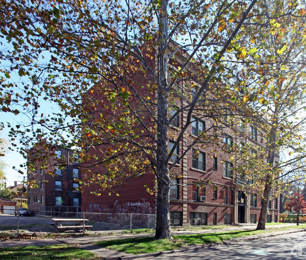 Foto del edificio - Broderick Manor Apartments