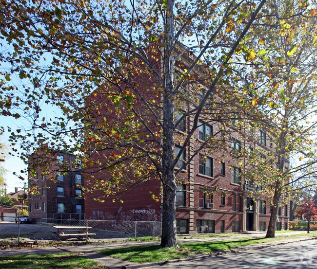 Building Photo - Broderick Manor