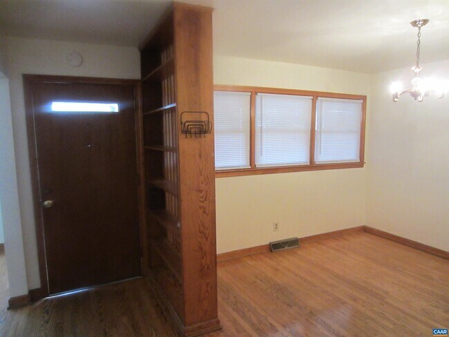 Building Photo - 2620 Hydraulic Rd