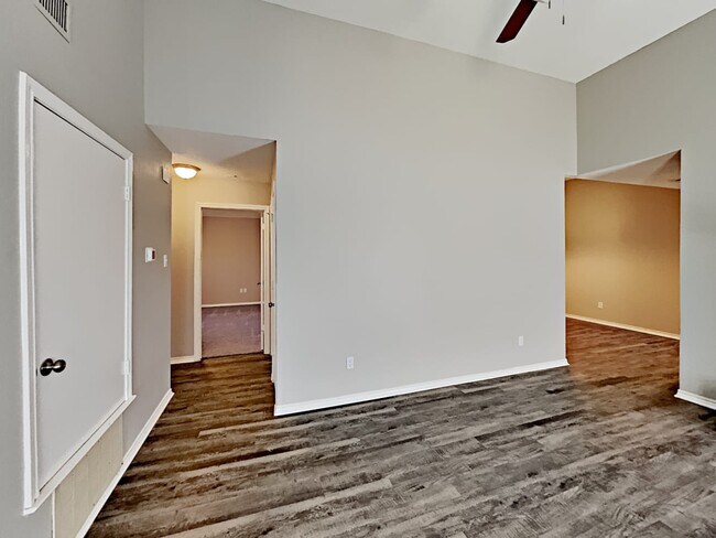 Building Photo - 614 Snapdragon Trl