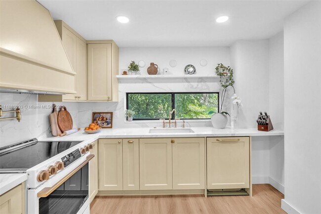 Foto del edificio - 17021 N Bay Rd