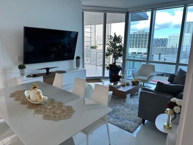Foto del edificio - 851 NE 1st Ave
