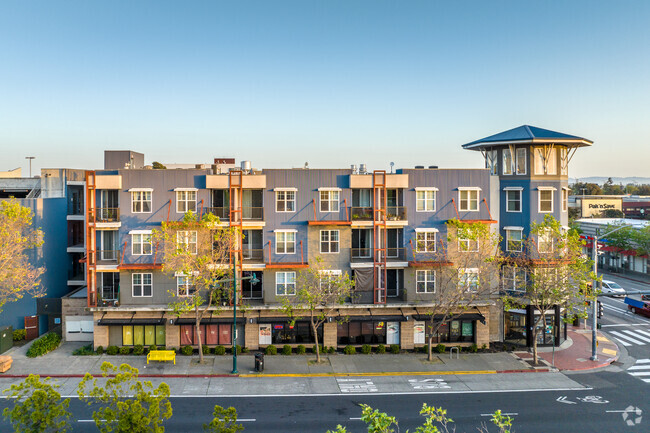 Side Aerial View - Andante Emeryville