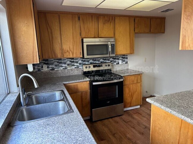 Foto del edificio - 1981 Benita Dr