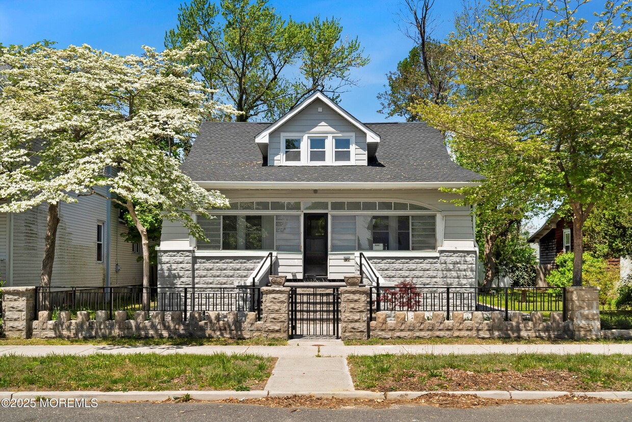 Foto principal - 135 London Ave