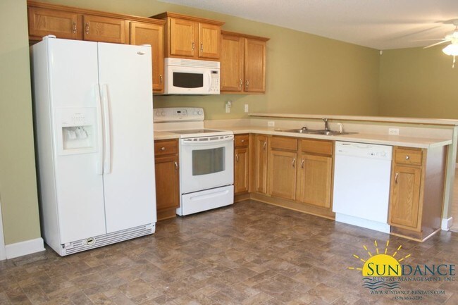 Building Photo - 4700 Bobolink Way