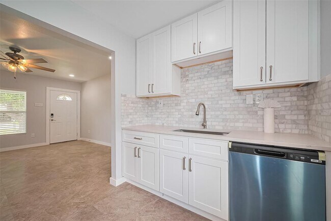 Building Photo - 52 Penway St
