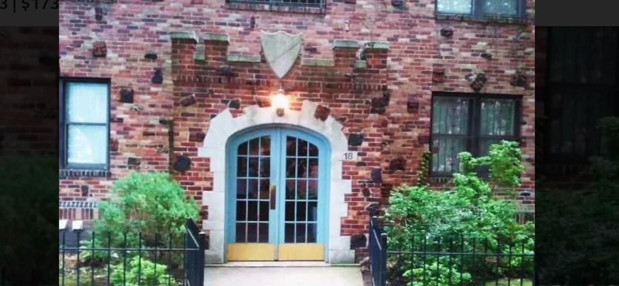 Entry door - 18 Townley St