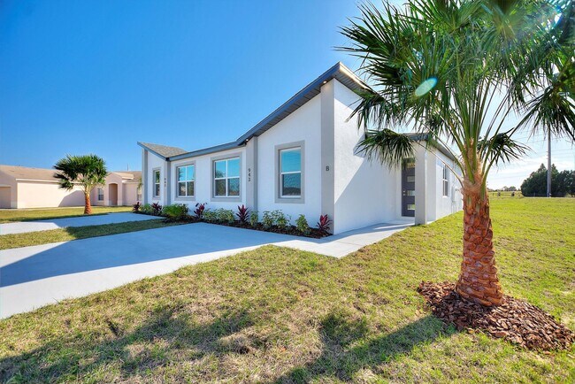 Building Photo - BRAND DUPLEX! Modern, energy efficient hom...