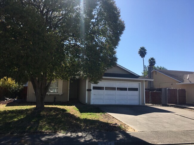 Building Photo - Single Level 3 bedroom 2 bath House ~