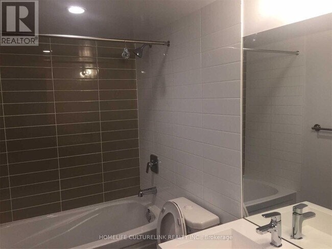 Photo du bâtiment - 125 Redpath Ave