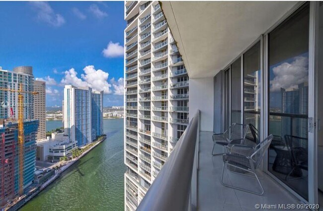 Building Photo - 475 Brickell Ave