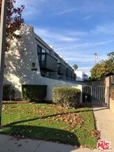 Building Photo - 533 W 219th St