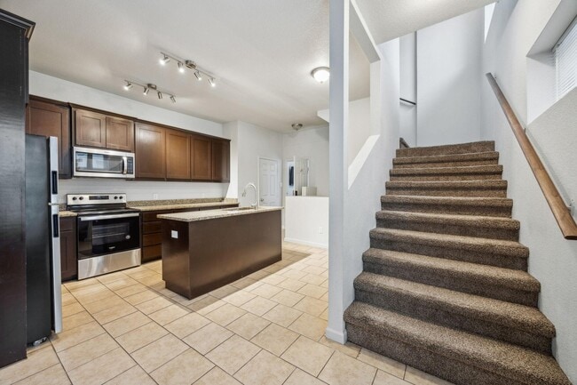 Building Photo - 2737 Purington Ave